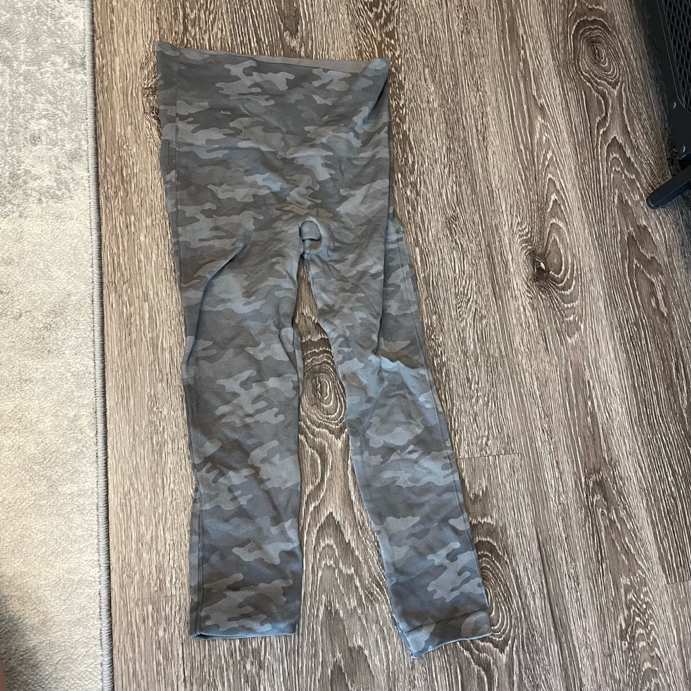 MOVING SALE spanx camo leggings